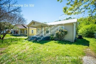 909 Meadow Dr NW in Huntsville, AL - Building Photo - Building Photo