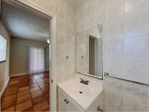 10380 SW 26th St in Miami, FL - Building Photo - Building Photo