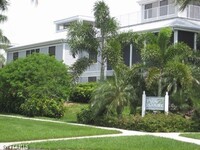 254 6th Ave S in Naples, FL - Foto de edificio - Building Photo