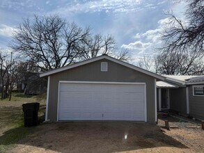 1534 Navajo Trail in Kingsland, TX - Building Photo - Building Photo