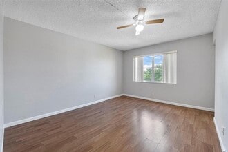 4354 NW 9th Ave in Pompano Beach, FL - Building Photo - Building Photo