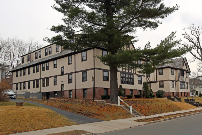 130 Bradley Ave in Meriden, CT - Foto de edificio - Building Photo