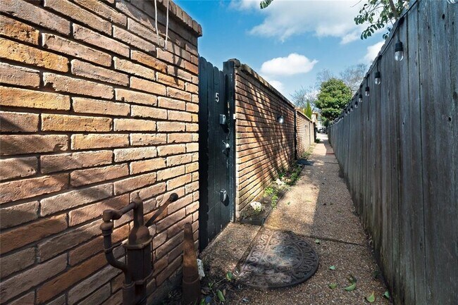 1635 Kipling St in Houston, TX - Building Photo - Building Photo