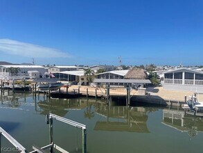 2951 York Rd in Saint James City, FL - Foto de edificio - Building Photo