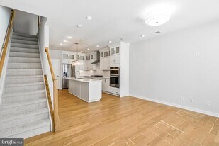 7504 Sawyer Farm Wy in McLean, VA - Building Photo