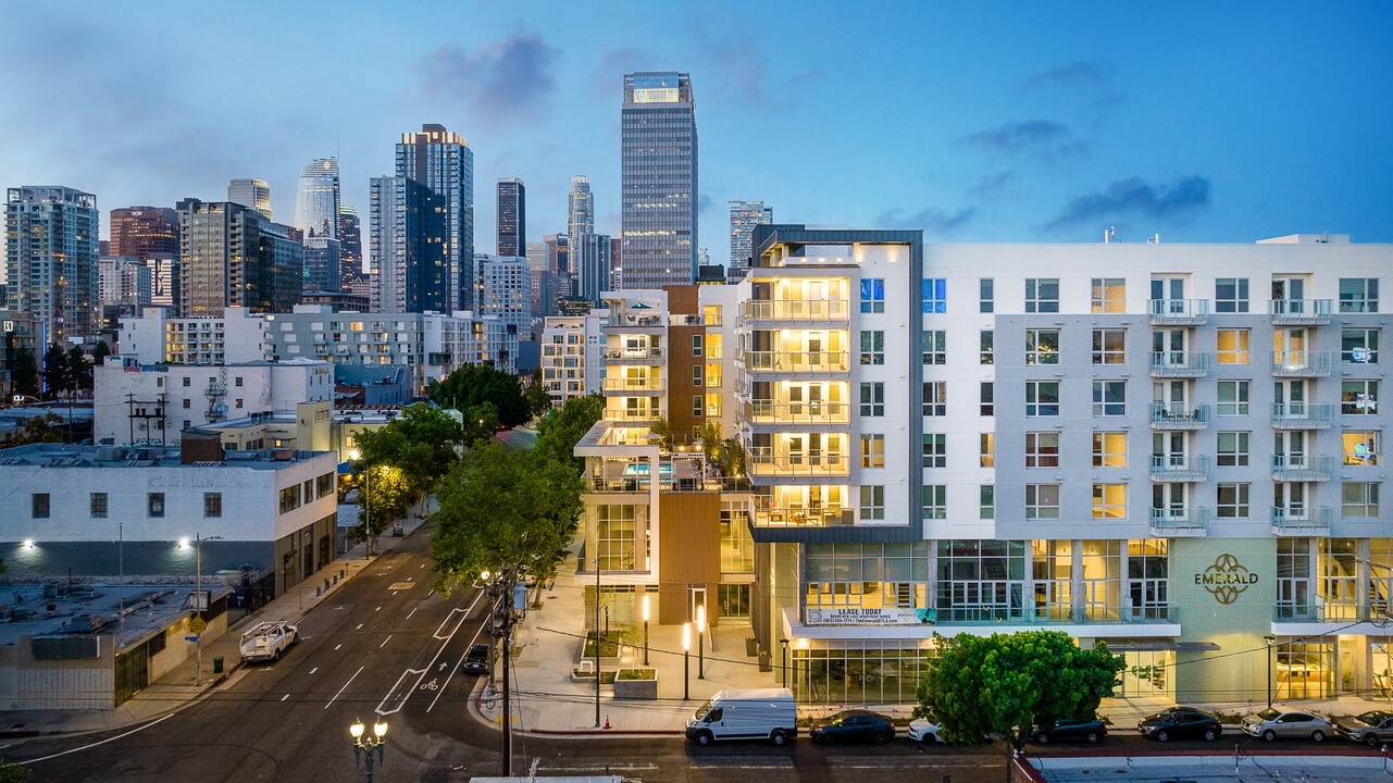 Emerald in Los Angeles, CA - Foto de edificio