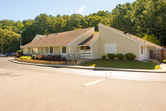 The Landing on Emerald Pointe in Birmingham, AL - Building Photo - Building Photo