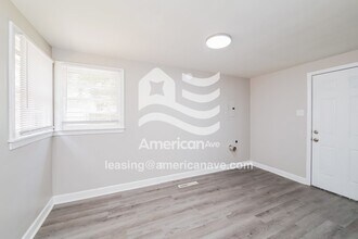 906 N Adams St in South Bend, IN - Foto de edificio - Building Photo