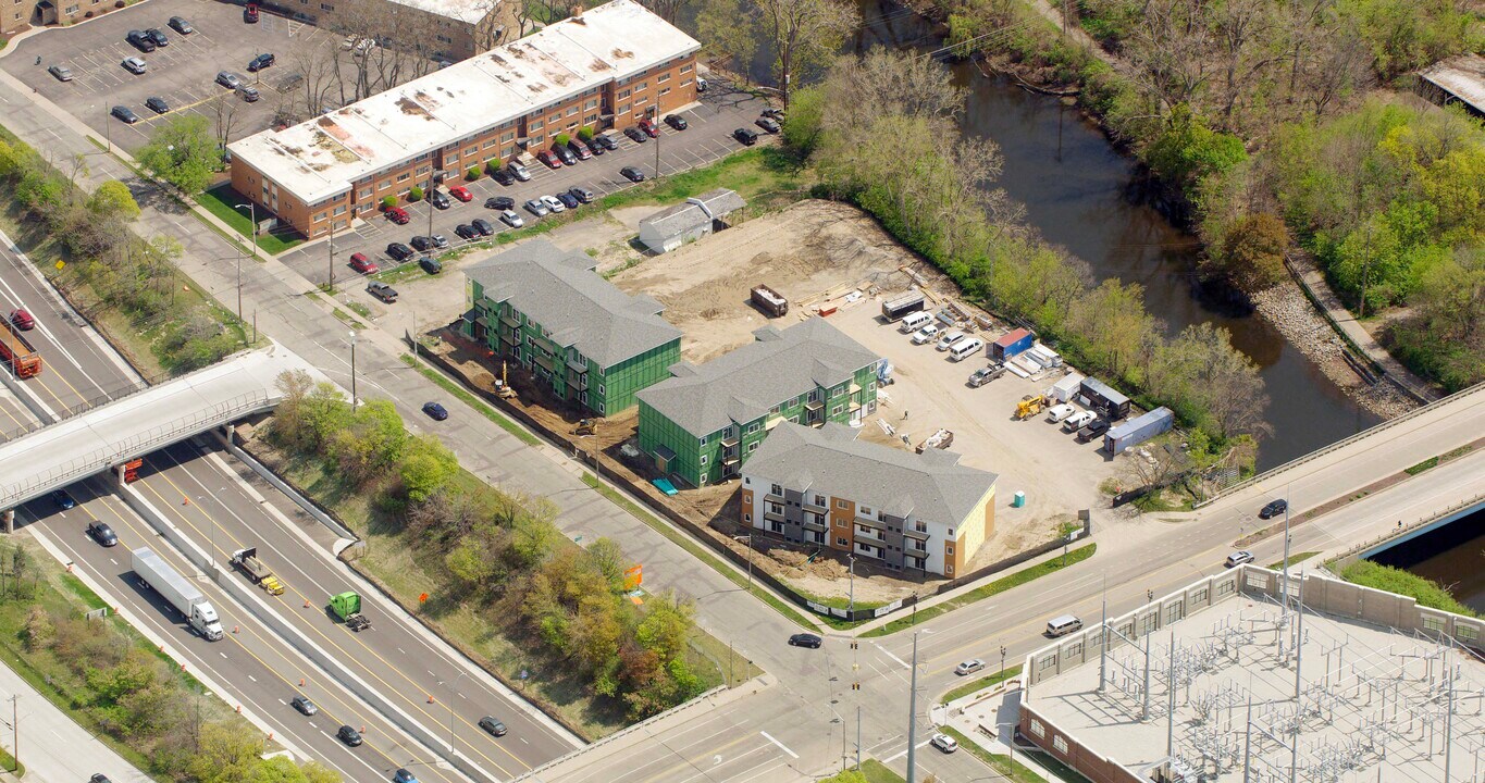 REO Gateway in Lansing, MI - Building Photo