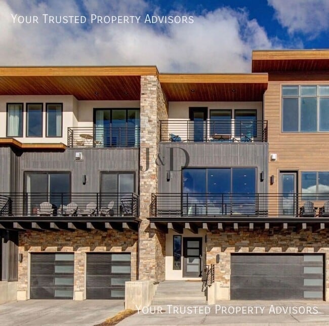 property at 807 E Klaim Dr