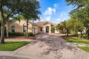 2580 Channel Way in Kissimmee, FL - Building Photo