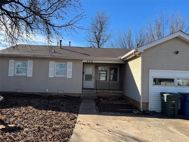 property at 228 W 9th St