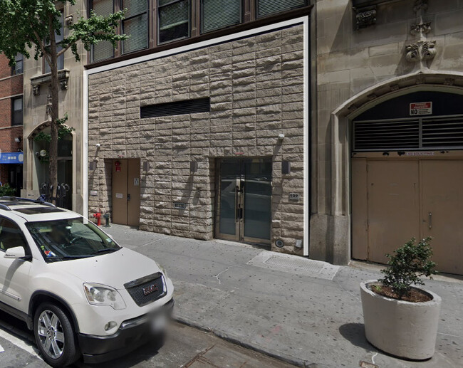 105-107 E 16th St in New York, NY - Building Photo - Building Photo