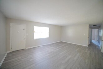 1726 Hartsfield Rd in Tallahassee, FL - Building Photo - Building Photo