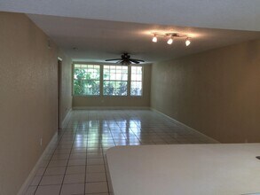 2107 Palm Beach Trace Dr in Royal Palm Beach, FL - Building Photo - Building Photo