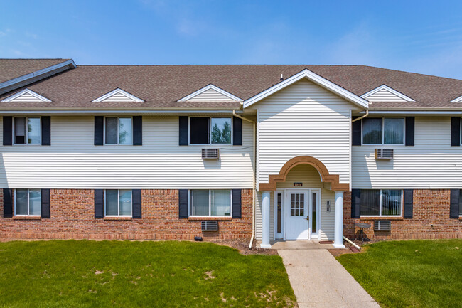 Harbor Ridge Apartments in Port Washington, WI - Building Photo - Building Photo