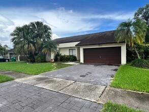 10511 SW 145th Ct in Miami, FL - Building Photo - Building Photo