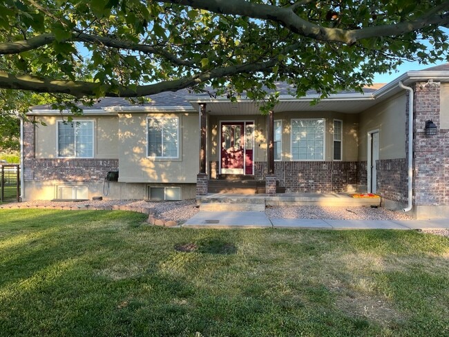 property at 926 E. Bates Canyon Rd
