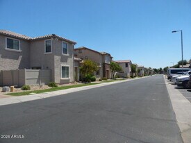 8472 W Lewis Ave in Phoenix, AZ - Building Photo