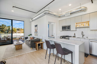 M1 by CLG (+ Coliving) in Los Angeles, CA - Foto de edificio - Building Photo