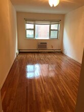 11031 72nd Dr in Forest Hills, NY - Foto de edificio - Building Photo
