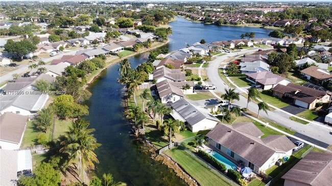 9349 NW 47th St in Sunrise, FL - Building Photo - Building Photo