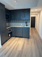 5 Lakeview Av in Toronto, ON - Building Photo - Building Photo