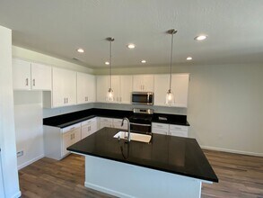 2143 Tamworth Ave in Tulare, CA - Building Photo - Building Photo