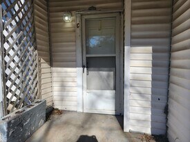 823 Cumberland Dr in Clarksville, TN - Building Photo