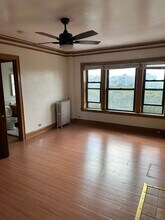 5480 S Cornell Ave in Chicago, IL - Building Photo - Building Photo