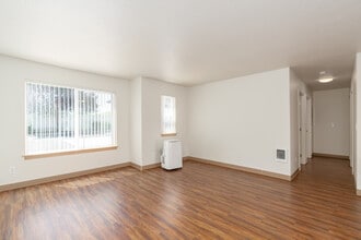 Cornelius Village Apartments in Cornelius, OR - Foto de edificio - Interior Photo