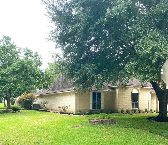 2338 Brookdale Dr in Humble, TX - Building Photo - Building Photo