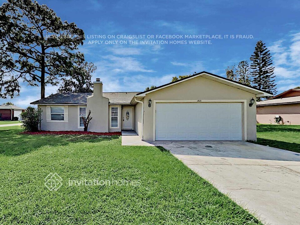 1821 W Clinton Dr in St. Cloud, FL - Building Photo