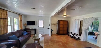 1403 Indian River Ave in Titusville, FL - Foto de edificio - Building Photo