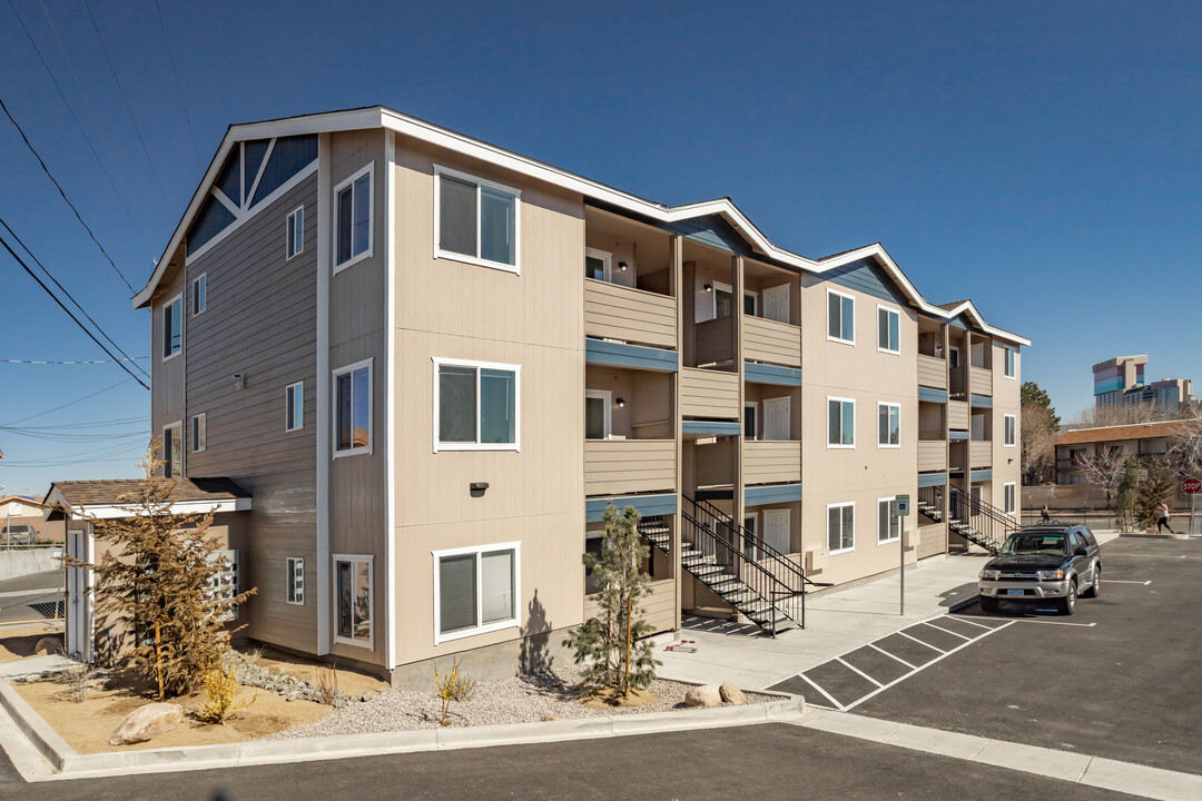 10 Gentry Way in Reno, NV - Foto de edificio