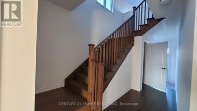 20 Kingsbury Trl in Barrie, ON - Building Photo - Building Photo
