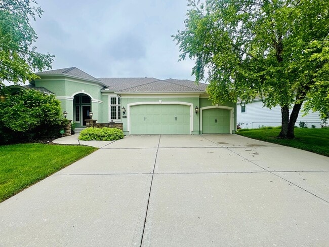 9003 W 157th Terrace in Overland Park, KS - Building Photo - Building Photo