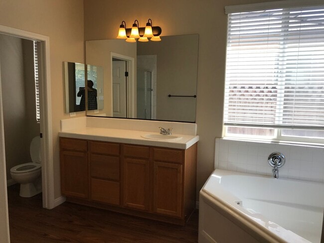 11633 Morgan Hill Dr in Bakersfield, CA - Building Photo - Building Photo