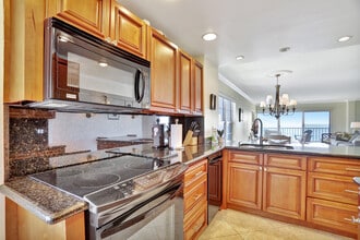 1021 Hillsboro Mile in Hillsboro Beach, FL - Building Photo - Building Photo