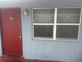 555 W 6th St in Riviera Beach, FL - Building Photo