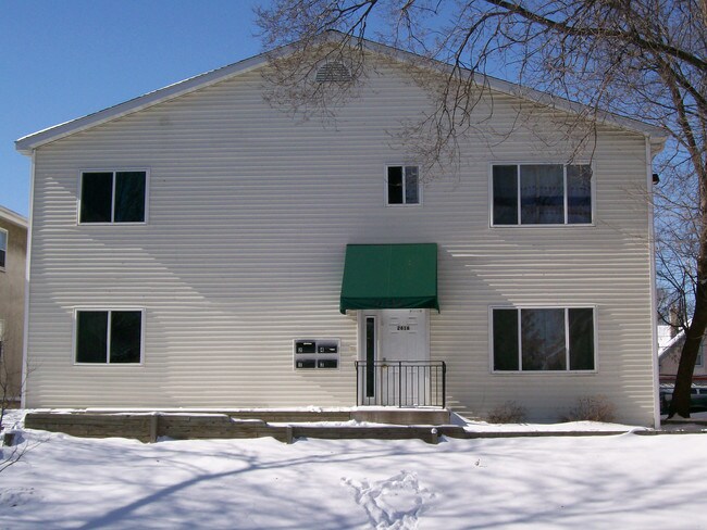 2616 Cedar Ave S in Minneapolis, MN - Building Photo - Building Photo