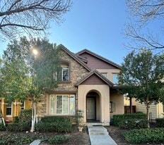 127 W Invitar Ln in Mountain House, CA - Building Photo