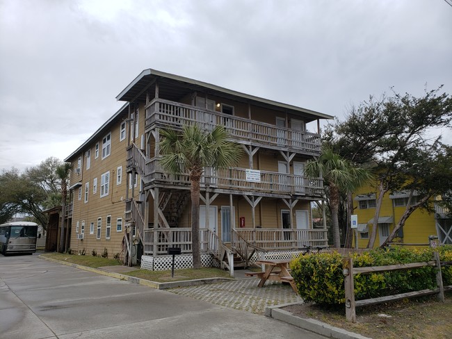 213-215 S 1st Ave in North Myrtle Beach, SC - Building Photo - Building Photo