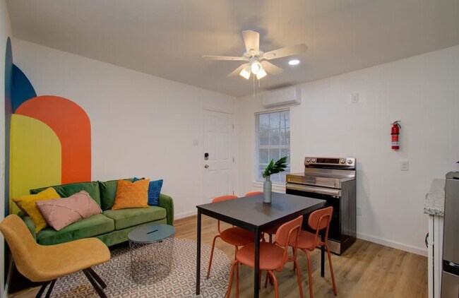 6400 Sherman St in Houston, TX - Building Photo - Building Photo