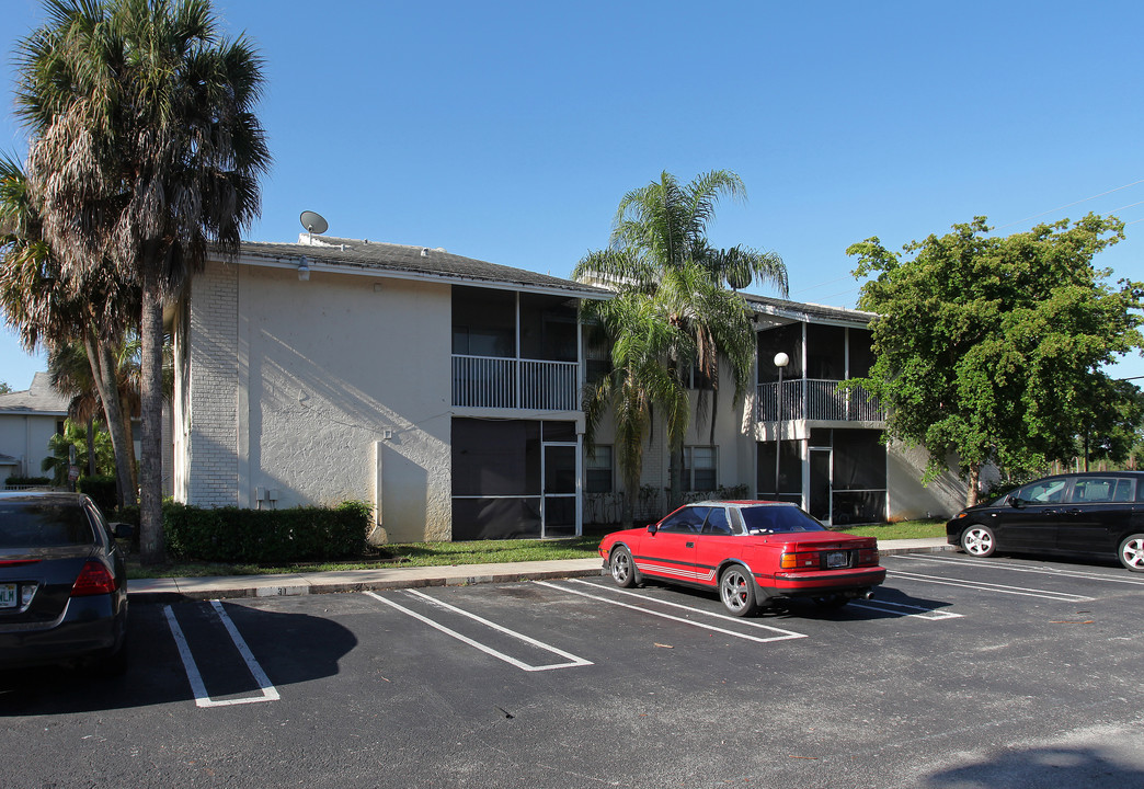 Coral West Condominiums in Coral Springs, FL - Building Photo