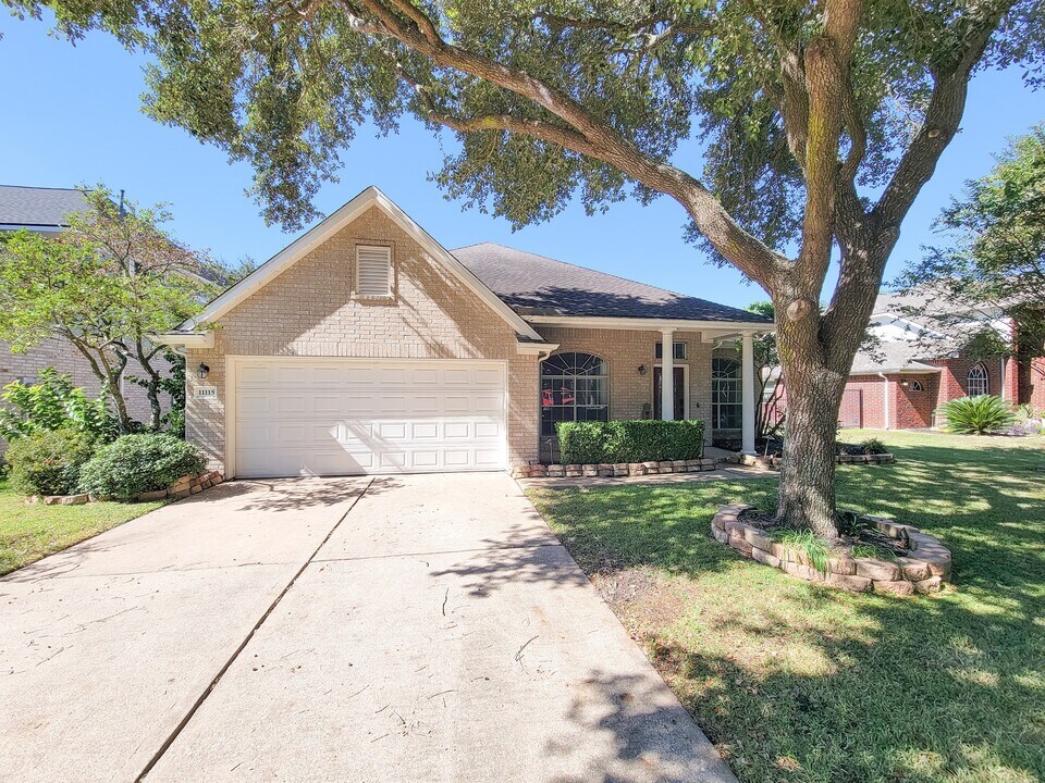 11115 Brandon Gate in Houston, TX - Building Photo