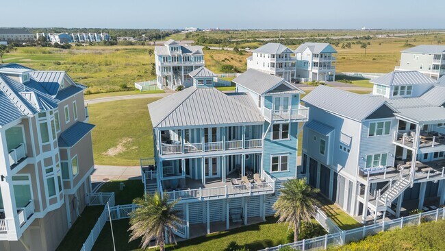 41 Grand Beach Blvd in Galveston, TX - Foto de edificio - Building Photo