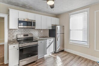 35 Lake Ave in Saint James, NY - Building Photo - Building Photo