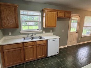 555 Elk Ave in Elkins, AR - Building Photo - Building Photo