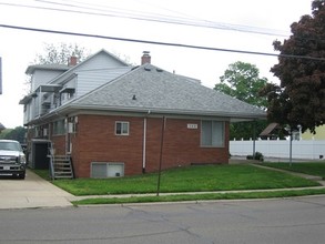 380 N Liberty St in Belleville, MI - Building Photo - Building Photo